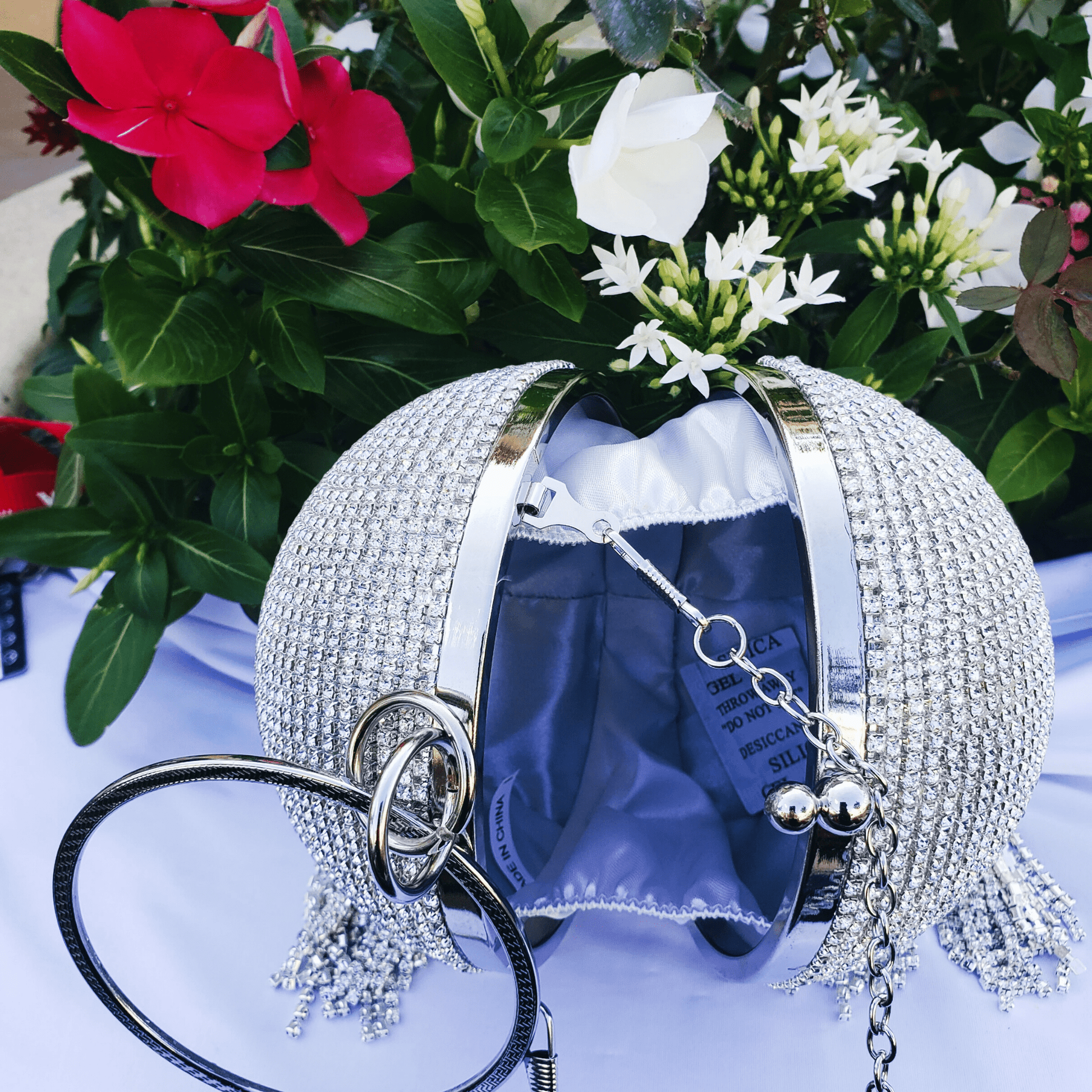 https://lovelytu.com/products/diamond-cash-purse-handbag 